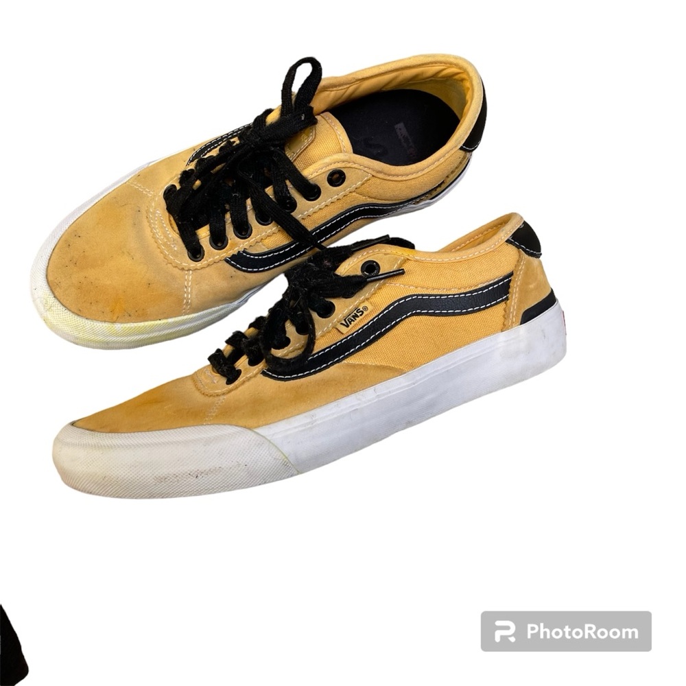Van’s Chima Pro 2 Sneakers Men’s Size 8 Gold/Black